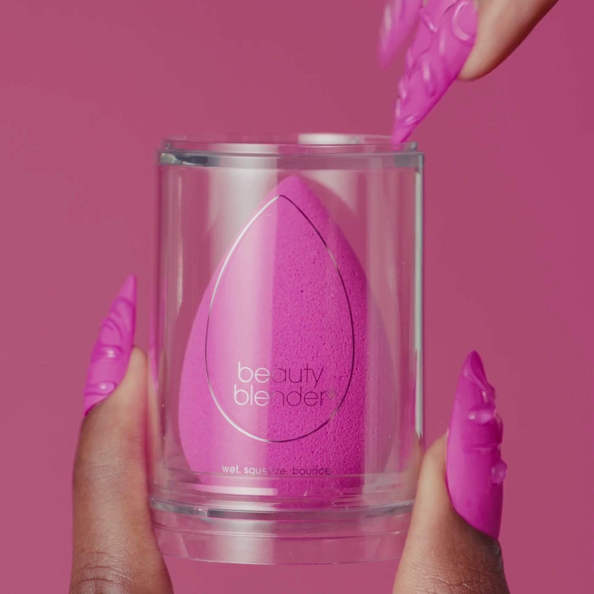 How to use a beauty blender: How to use a makeup sponge